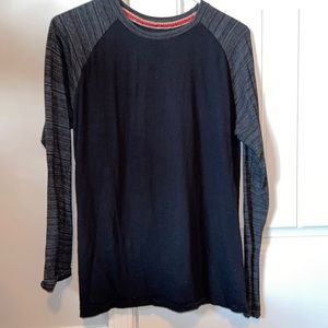 Men’s Medium Broken Threads Baseball-Style Long sleeve T-shirt